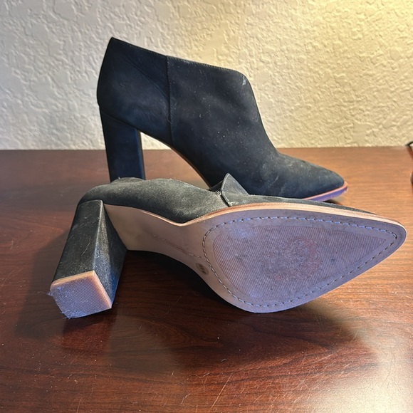 Vince Camuto 3 inch block heel v cut size 10/40 - Picture 4 of 6